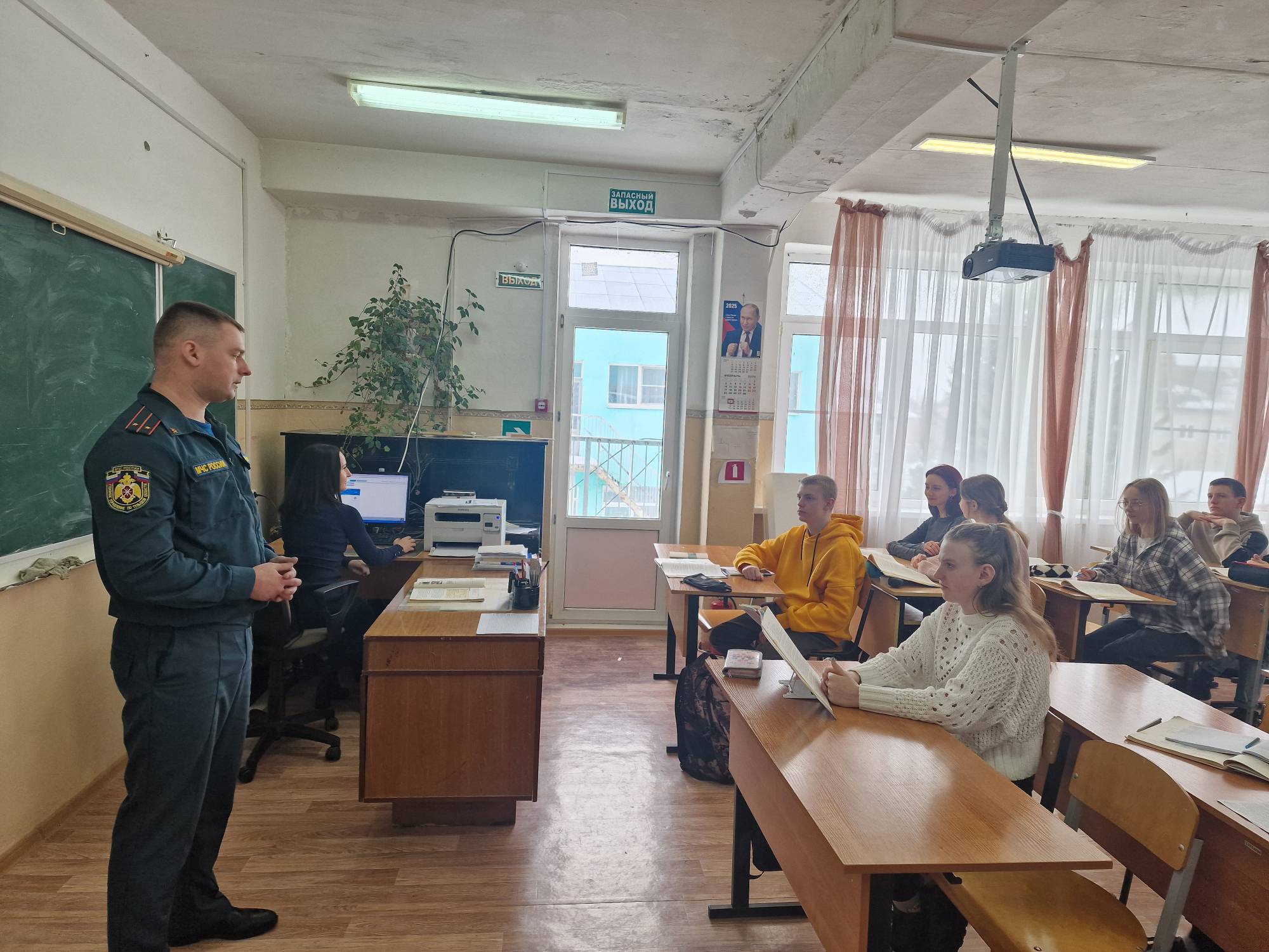 03.03.2025 Инспектор ОНД и ПР по Ефремовскому, Каменскому и Воловскому районам, лейтенант внутренней службы Павел Ефремов, посетил МКОУ «ЦО п.Волово».