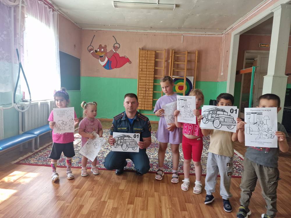 08.07.2025 года Инспектор МЧС России побывал в гостях  у воспитанников садов «МКОУ Станционная СОШ» дошкольная группа и «МКОУ Лутовская СОШ» дошкольная группа.